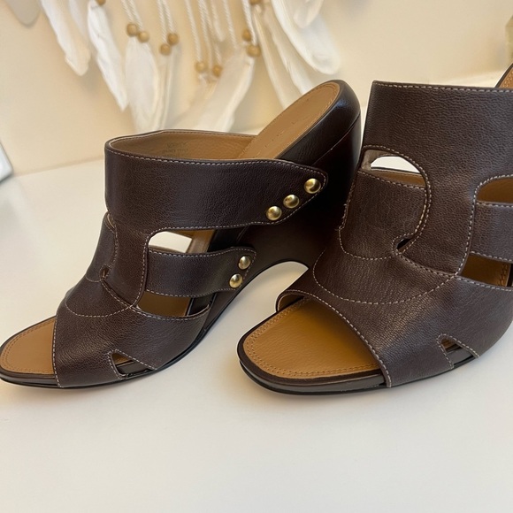 Tahari Brown Leather open Toe Sandals/ clogs - Picture 13 of 14